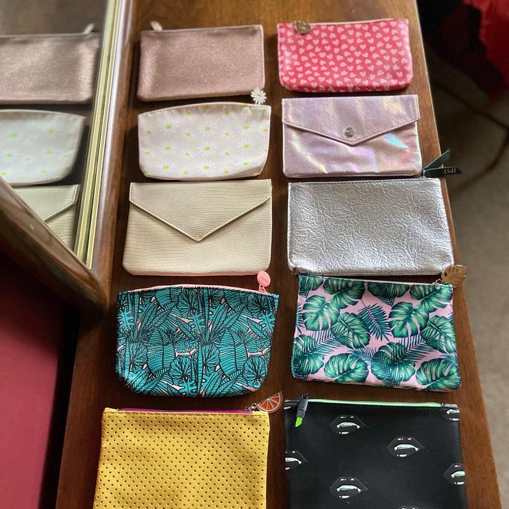 ❌SOLD❌ 10 small make up bags